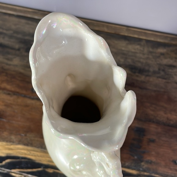 Vintage vase with iridescent glaze in ivory. Hand made by Elsie D. in 1978 - Picture 16 of 17